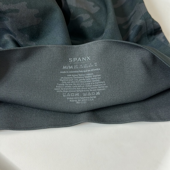 Spanx Look At Me Now Camo Leggings Medium - Picture 7 of 8